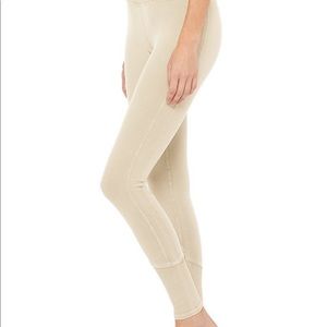 Alo Lounge Leggings in Sandstone - XS
